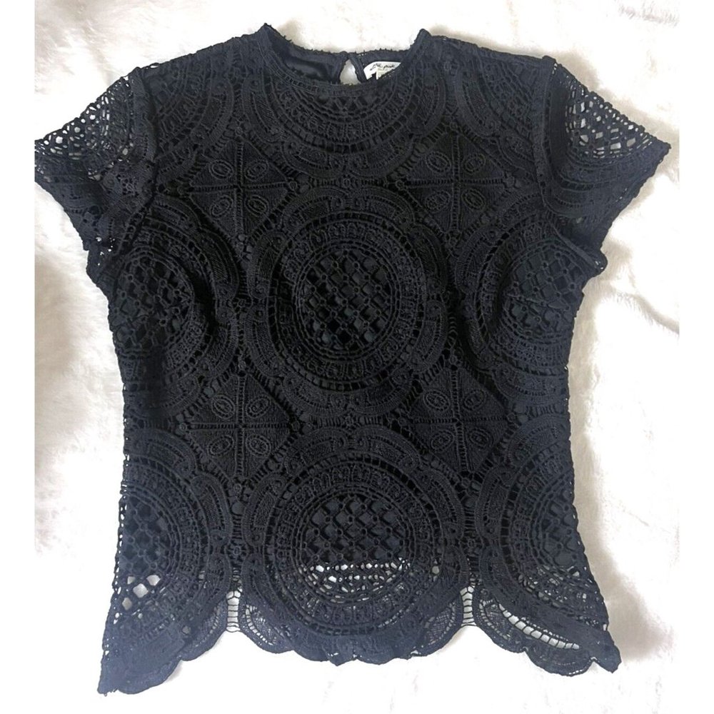 Womens black crochet cap sleeve top medium